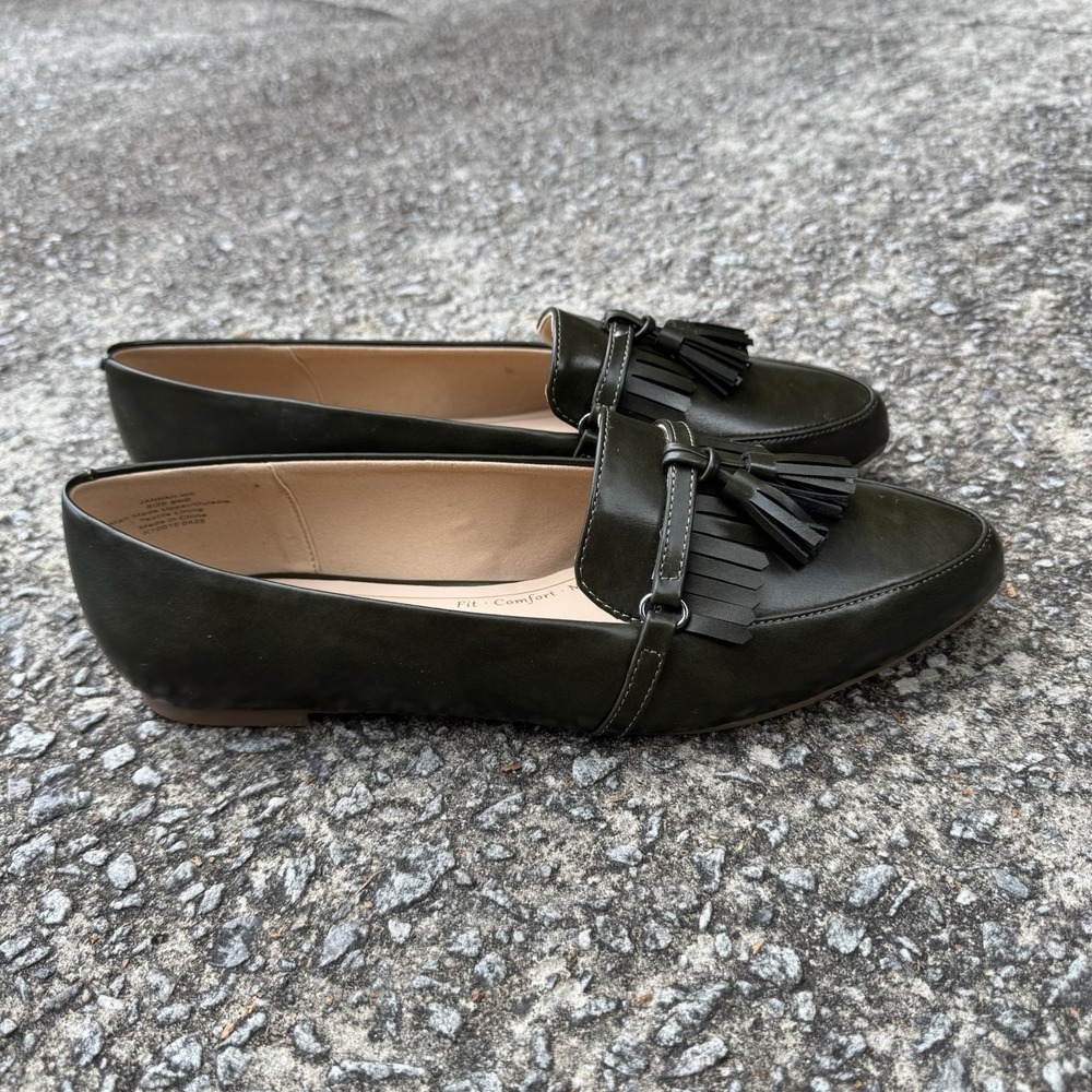 Journee Collection Hannah Loafer Women's 9 Pointed Toe Kiltie Loafer Flat Green - Picture 4 of 12